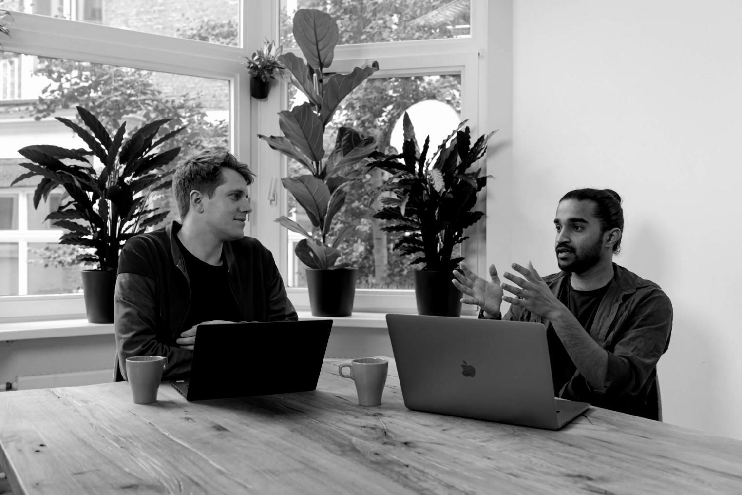 Sesión de planificación financiera con equipo empresarial